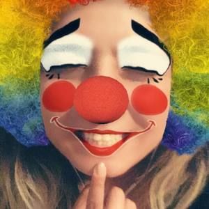 Meet your Posher, Dina